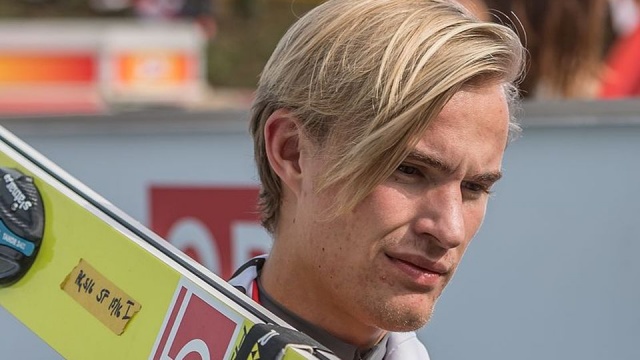 Drugi konkurs sezonu i drugie zwycięstwo - Norweg Daniel Andre Tande choć po pierwszej serii był siódmy, to jednak wygrał w fińskiej Ruce zawody Pucharu Świata w skokach narciarskich.