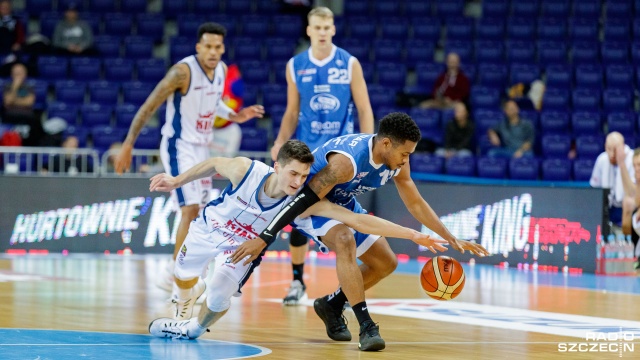 Koszykarze Kinga przegrali niemal już wygrany mecz w rozgrywkach o mistrzostwo Polski. Szczecinianie przegrali z HydroTruckiem Radom 77:78 w 10 kolejce Energa Basket Ligi.