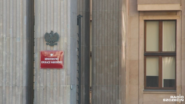 Minister edukacji narodowej Dariusz Piontkowski spotka się w środę z przedstawicielami oświatowych związków zawodowych w sprawie wysokości minimalnych stawek wynagrodzenia zasadniczego nauczycieli.