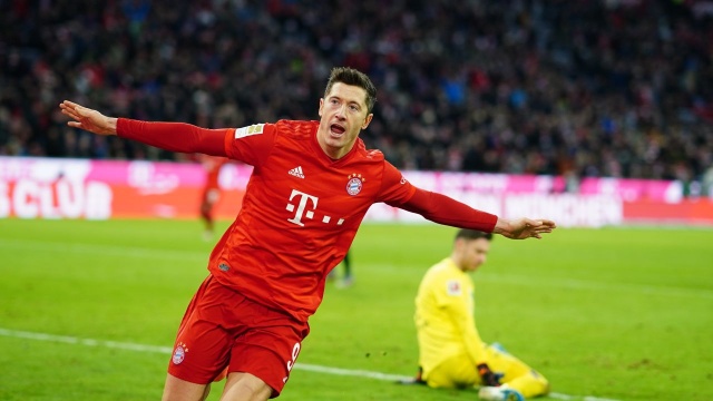 Robert Lewandowski zdobył dwie bramki dla Bayernu Monachium w wygranym 6:1 (2:1) meczu 15. kolejki niemieckiej Bundesligi z Werderem Brema.