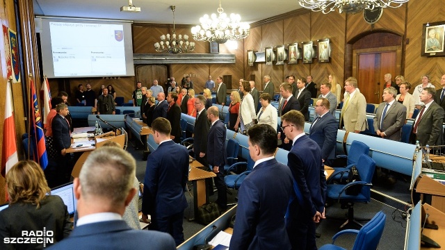 Sesja szczecińskiej rady miasta w świątecznych nastrojach - o ile nie nastąpi coś niespodziewanego - prawdopodobnie obędzie się bez kontrowersji i ostrych dyskusji.