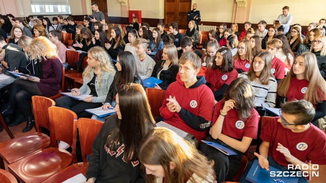 30 szkół, w których odbyły się warsztaty i szkolenia dla studentów, a do tego prawie 4 tysiące przejechanych kilometrów - to podsumowanie projektu donthejt.