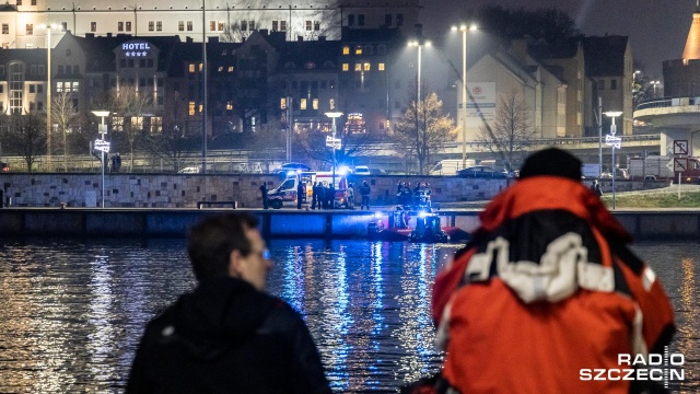 Zakończyła się akcja ratunkowa na bulwarach w Szczecinie. Mężczyzna wskoczył tam do Odry.