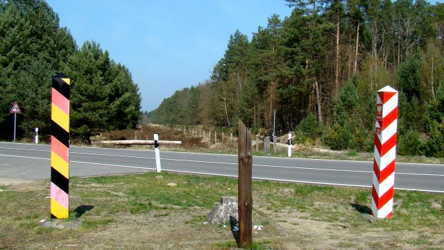 Na polsko-niemieckiej granicy wzdłuż Odry i Nysy Łużyckiej powstaje płot o długości 120 km.