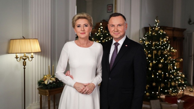 W nagraniu prezydent Andrzej Duda i Agata Kornhauser-Duda kierują swe słowa do rodaków w Polsce i za granicą.
