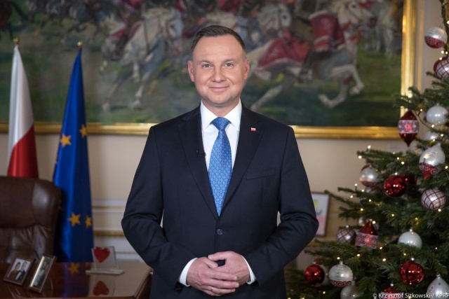 Podsumowując mijający rok, prezydent Andrzej Duda mówił w orędziu noworocznym, że trzy kluczowe słowa, którymi można opisać, jakim był on dla Polski to: energia, frekwencja i bezpieczeństwo. Prezydent chciałby, aby najczęściej odmienianym słowem roku 2020 było w Polsce słowo sukces.