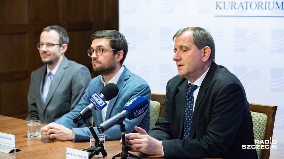 Ministerstwo kładzie nacisk na rozwój szkolnictwa zawodowego, ale równocześnie istotne jest, by szkoły ponadpodstawowe przygotowywały do studiów wyższych i do życia społecznego - mówił w Szczecinie prof. Andrzej Waśko, doradca Prezydenta RP. Fot. Robert S