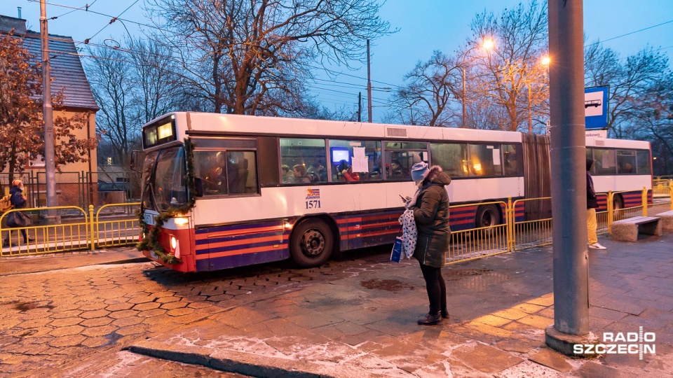 Ostatni kurs miejskiego autobusu Volvo B10MA. Fot. Robert Stachnik [Radio Szczecin]