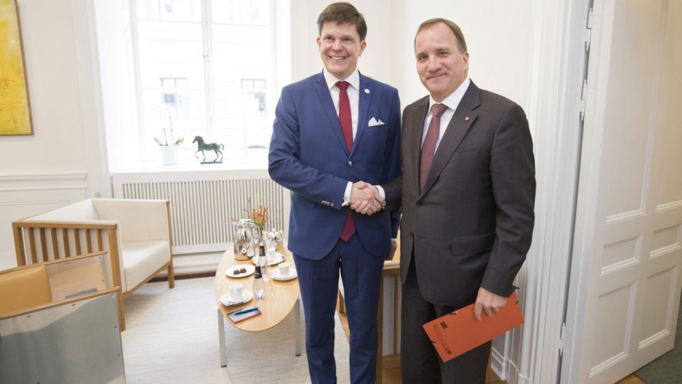 Stefan Löfven (z prawej strony) został nowym premierem Szwecji. Po lewej - Andreas Norlen, przewodniczący szwedzkiego parlamentu. Fot. Melker Dahlstrand/Sveriges riksdag