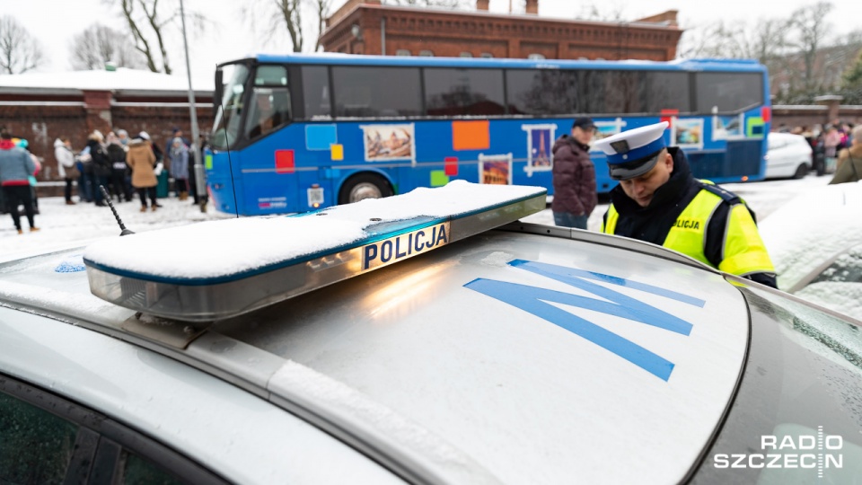 Kontrole autokarów są prowadzone m.in. przy ul. Sambora w Szczecinie. Fot. Robert Stachnik [Radio Szczecin]
