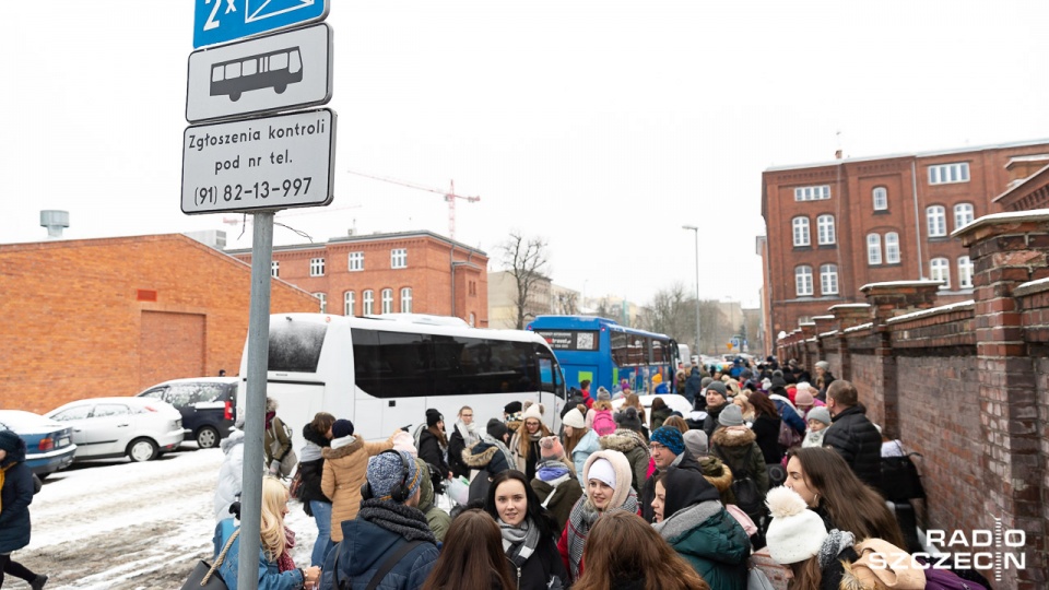 Kontrole autokarów są prowadzone m.in. przy ul. Sambora w Szczecinie. Fot. Robert Stachnik [Radio Szczecin]