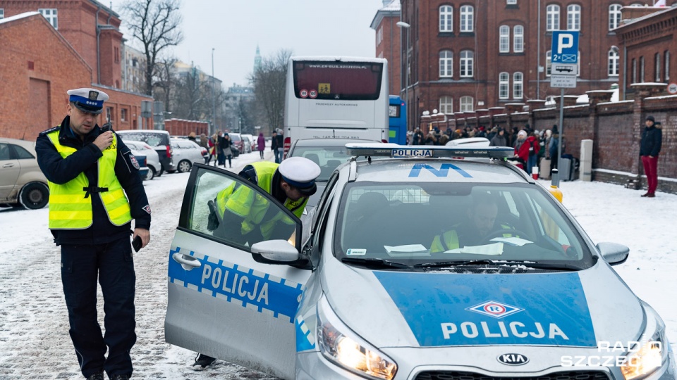 Kontrole autokarów są prowadzone m.in. przy ul. Sambora w Szczecinie. Fot. Robert Stachnik [Radio Szczecin]