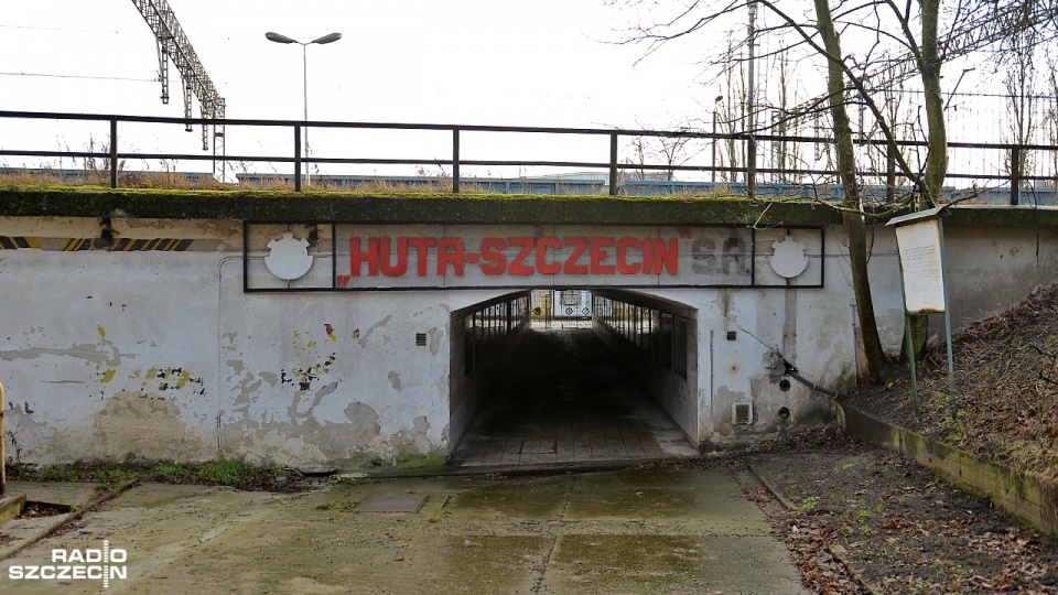 Huta Szczecin produkowała surówkę odlewniczą. W 2004 roku zakład przejął Kronospan. Hutę zamknięto a piece zezłomowano cztery lata później. Fot. Łukasz Szełemej [Radio Szczecin]