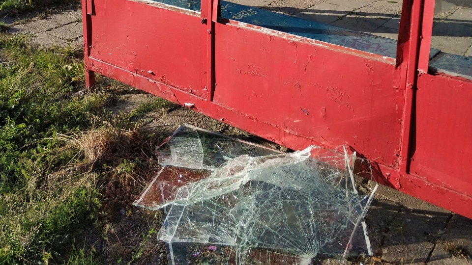 Szczeciński Zarząd Dróg i Transportu Miejskiego ponosi spore koszty przy naprawach zdewastowanych przystanków. Fot. ZDiTM