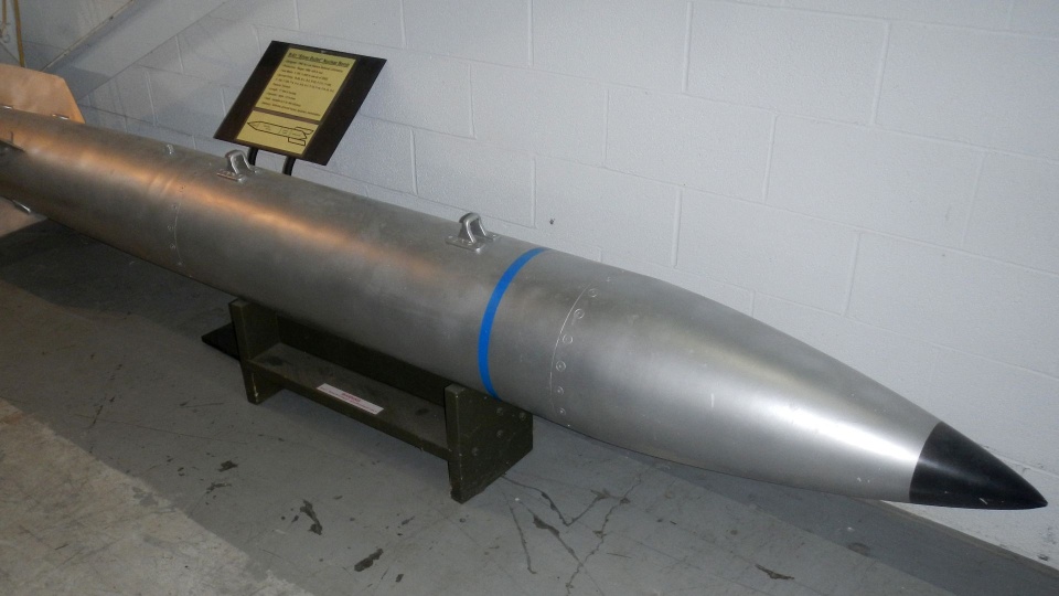 Amerykańska taktyczna lub strategiczna (zależnie od wersji) termojądrowa bomba lotnicza B61. Fot. www.wikipedia.org / Wilson44691