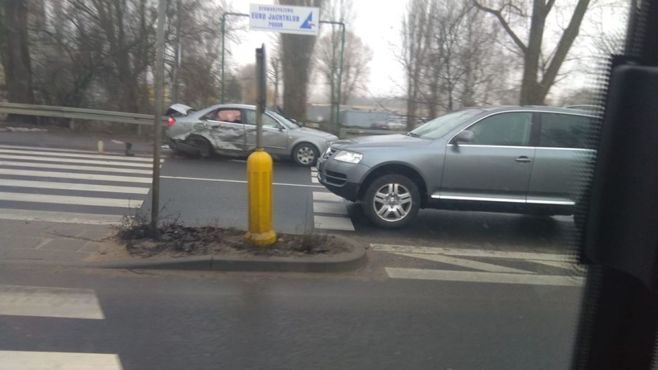 Wypadek na ul. Przestrzennej. Fot. Facebook Grupa Suszą! Szczecin / Rafał Kamiński