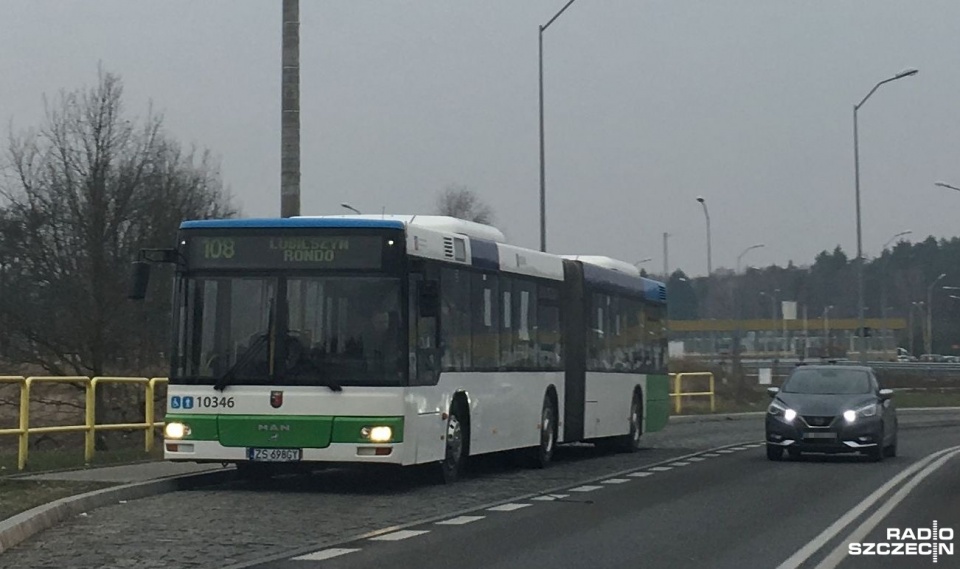 Rzeczniczka ZDiTM dodała, że teraz autobusy do gmin Dobra i Kołbaskowo oraz w nocy w Szczecinie jeżdżą na podstawie aneksów do poprzedniej umowy. Fot. Sławomir Orlik (Radio Szczecin)
