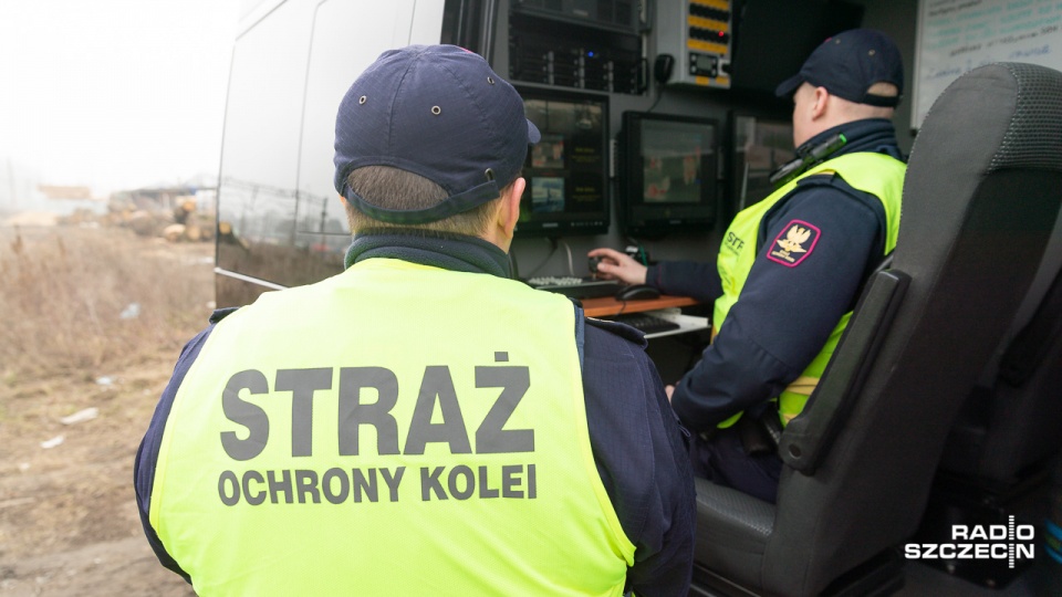 W mobilnym samochodzie Straży Ochrony Kolei zamontowano 10 kamer, w tym termowizyjną do działań w nocy. Fot. Robert Stachnik [Radio Szczecin]