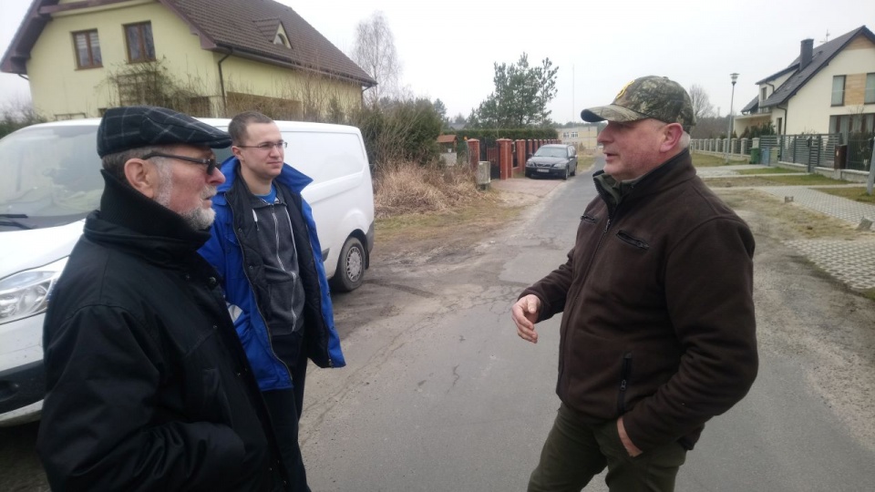 W piątek rano do Płoni przyjechał łowczy miejski Ryszard Czeraszkiewicz. Fot. Tomasz Duklanowski [Radio Szczecin]