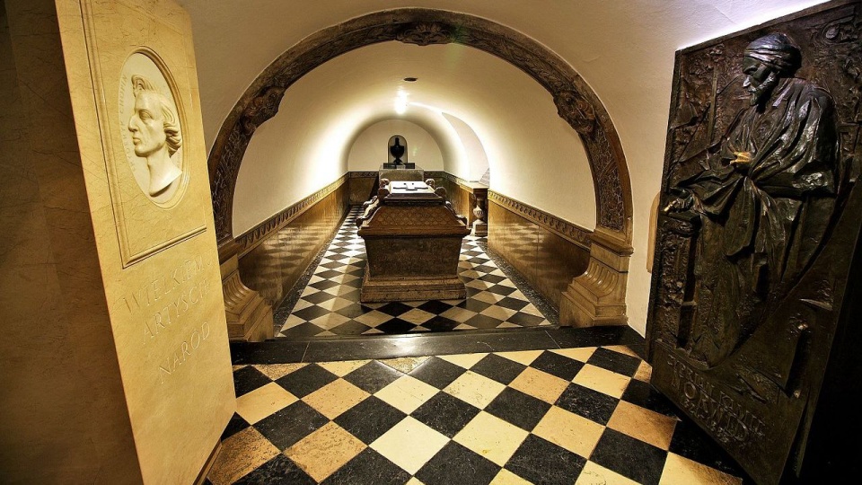Krypta Wieszczów Narodowych na Wawelu. Fot. www.wikipedia.org / Tsadee