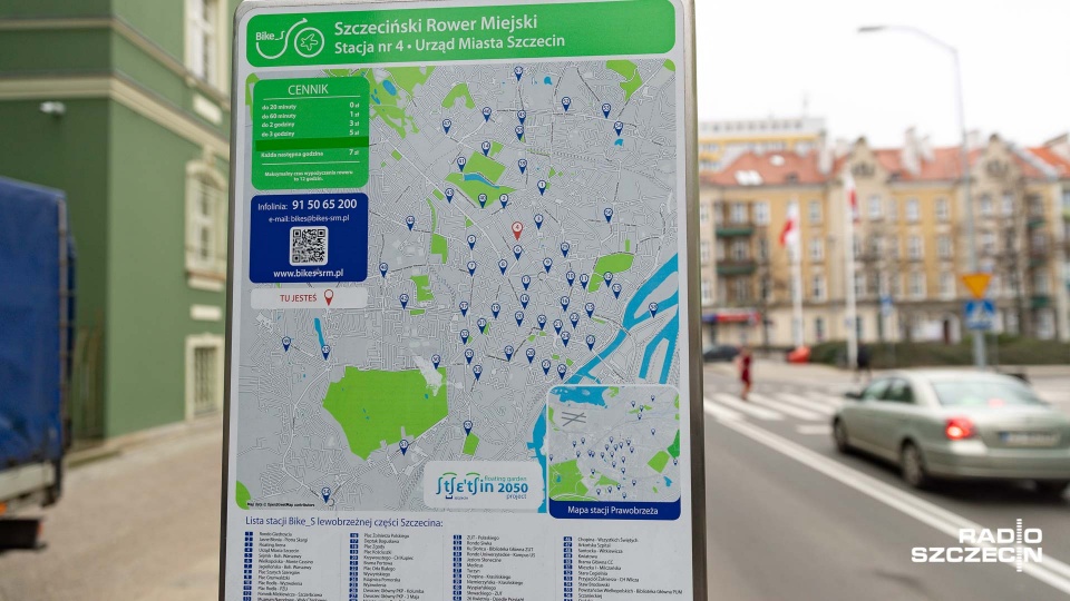 System roweru miejskiego w Szczecinie powstał w sierpniu 2014 roku, to inwestycja wybrana w budżecie obywatelskim. Obecnie liczy łącznie 87 stacji i 585 rowerów. Fot. Robert Stachnik [Radio Szczecin]