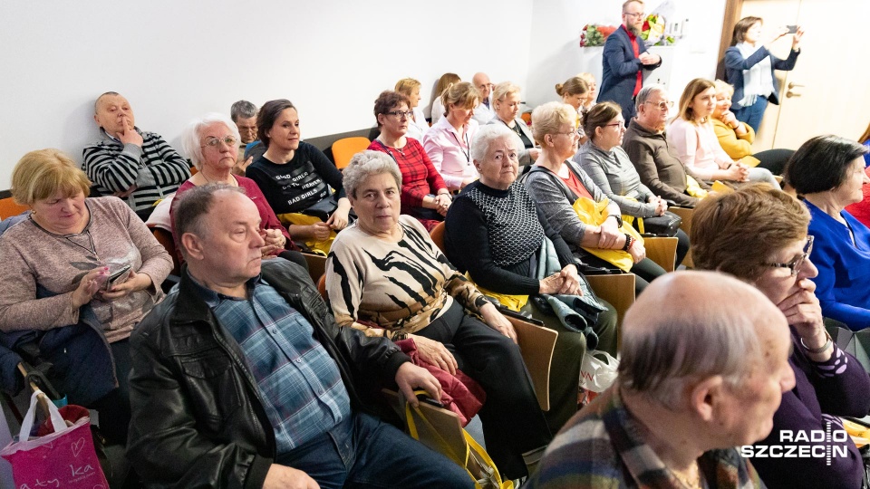 Z okazji setnej operacji w szpitalu przy Unii Lubelskiej odbyła się konferencja, podczas której pacjenci i ich rodziny mogły wymienić się doświadczeniami. Fot. Robert Stachnik [Radio Szczecin]