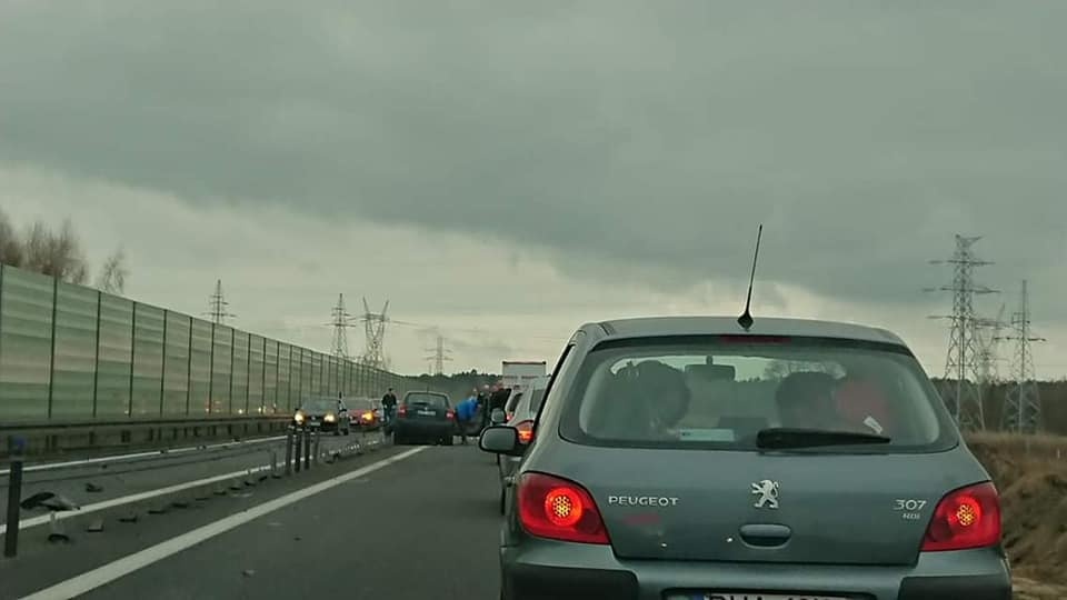 Są utrudnienia w ruchu na obwodnicy Kobylanki na drodze krajowej numer 10. Fot. Facebook/StojaStargard