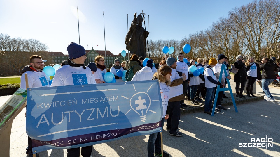 Światowy Dzień Świadomości Autyzmu na szczecińskich Jasnych Błoniach. Fot. Robert Stachnik [Radio Szczecin]