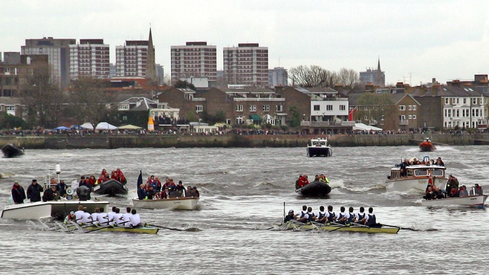 W niedzielę w Londynie odbędzie się słynny wyścig wioślarski Cambridge - Oxford. źródło: https://pl.wikipedia.org/wiki/The_Boat_Race