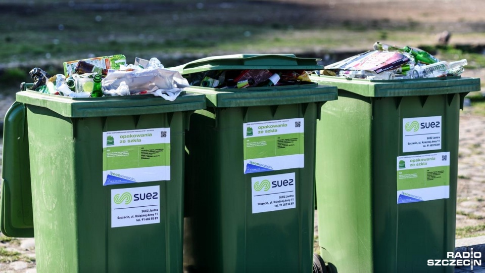 Od ubiegłego lata na odcinku między Mostem Długim a Trasą Zamkową po stronie Łasztowni można pić legalnie napoje, w których stężenie alkoholu nie przekracza 12 procent. Fot. Kamila Kozioł [Radio Szczecin]