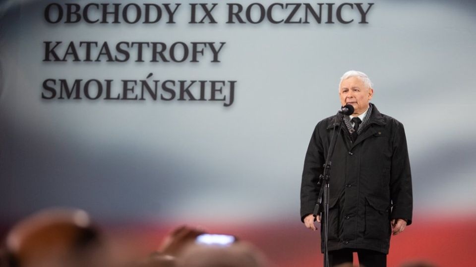 Jarosław Kaczyński mówił, że podróż przywódców kraju do Smoleńska w 2010 roku była wypełnieniem misji, która obejmowała odzyskanie prawdy i godności przez Polskę. Fot. twitter.com/pisorgpl