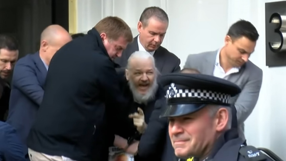 Aresztowanie Juliana Assange'a. Mat. YouTube / Ruptly