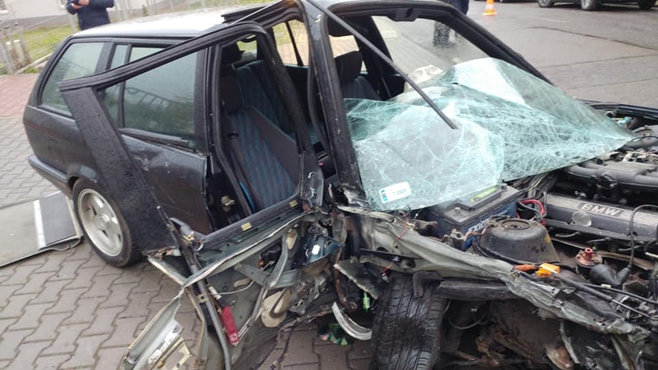 Trzy auta zdemolował pijany kierowca na ulicy Grzymińskiej w Szczecinie. źródło: Facebook Grupa Suszą! Szczecin
