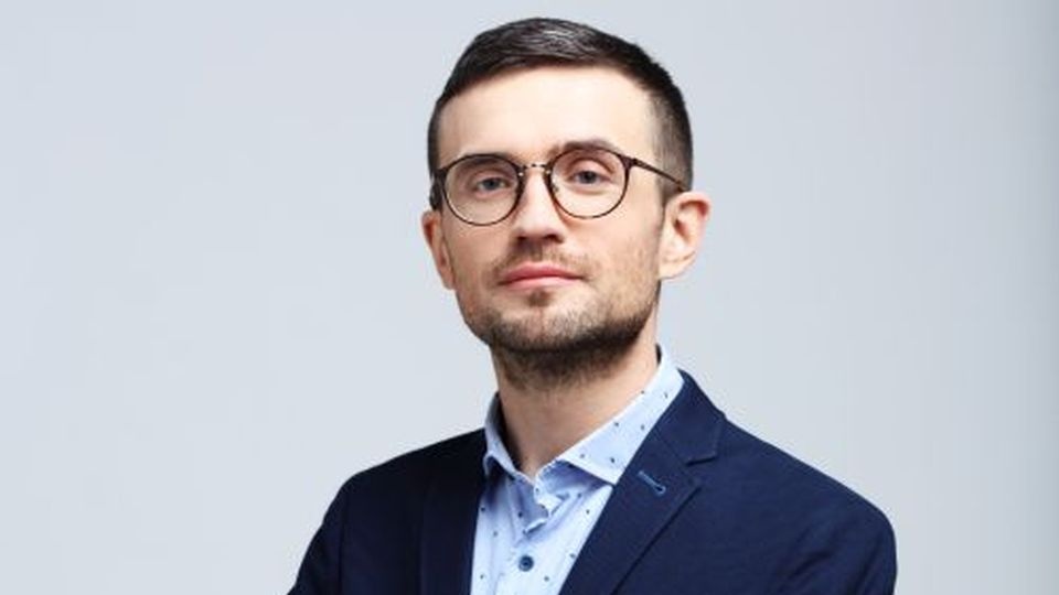Marcin Smolik powiedział, że egzaminy rozwiązuje blisko 377 tysięcy uczniów. źródło: https://www.cke.gov.pl/