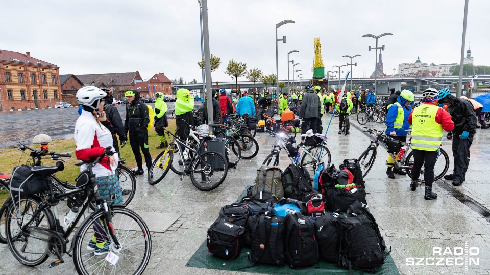 Rozpoczął się IX Rajd rowerowy dookoła Zalewu Szczecińskiego. To coroczna impreza. Fot. Robert Stachnik [Radio Szczecin]