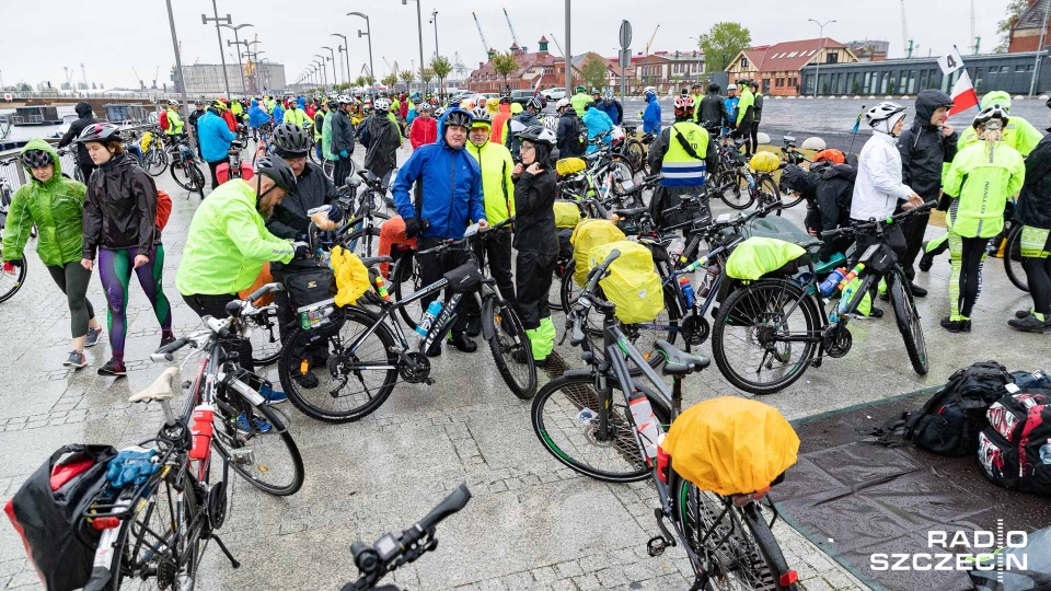 Rozpoczął się IX Rajd rowerowy dookoła Zalewu Szczecińskiego. To coroczna impreza. Fot. Robert Stachnik [Radio Szczecin]