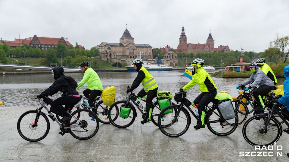 Rozpoczął się IX Rajd rowerowy dookoła Zalewu Szczecińskiego. To coroczna impreza. Fot. Robert Stachnik [Radio Szczecin]