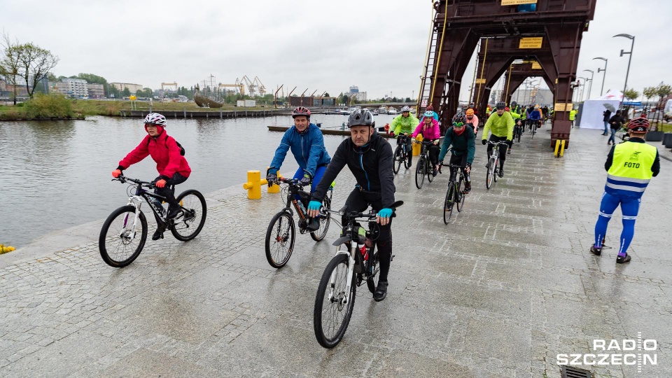 Rozpoczął się IX Rajd rowerowy dookoła Zalewu Szczecińskiego. To coroczna impreza. Fot. Robert Stachnik [Radio Szczecin]