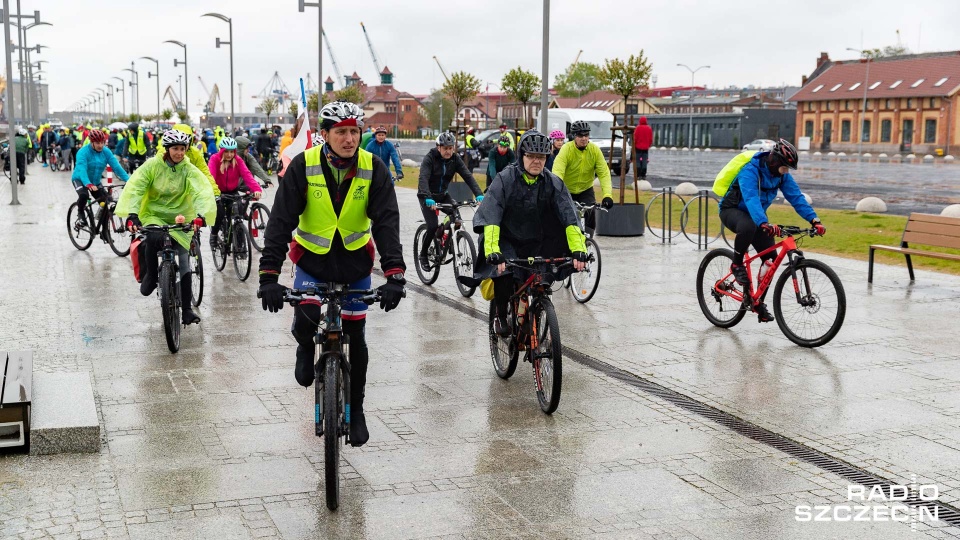 Rozpoczął się IX Rajd rowerowy dookoła Zalewu Szczecińskiego. To coroczna impreza. Fot. Robert Stachnik [Radio Szczecin]