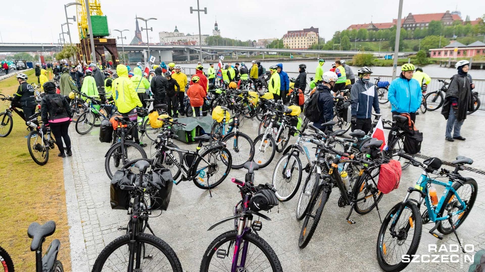 Rozpoczął się IX Rajd rowerowy dookoła Zalewu Szczecińskiego. To coroczna impreza. Fot. Robert Stachnik [Radio Szczecin]