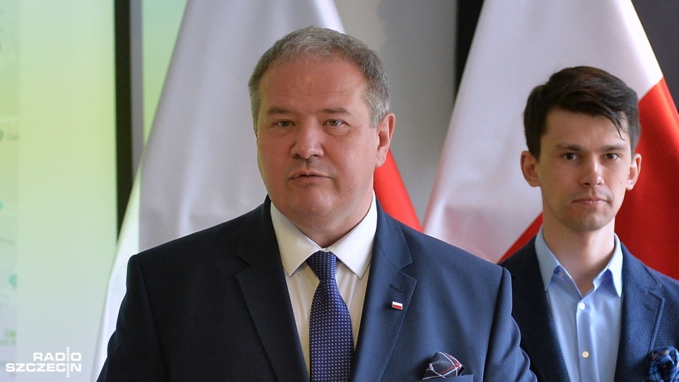- Samochody wyruszą o 13 z ulicy Felczaka - mówi poseł PiS Leszek Dobrzyński. Fot. Łukasz Szełemej [Radio Szczecin]