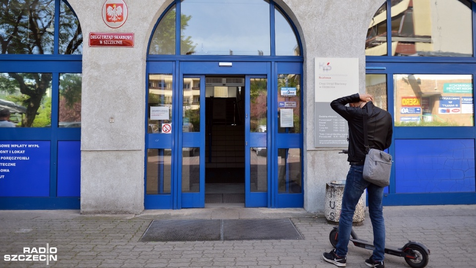 Papierkową robotę urzędnicy wykonają za podatników, którzy rozliczają się na formularzach PIT-37 oraz PIT-38. Fot. Łukasz Szełemej [Radio Szczecin]