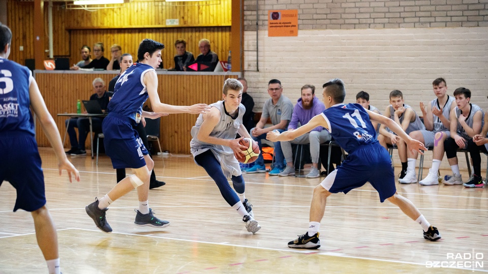 W rozgrywanym w piątek w hali przy ulicy Twardowskiego spotkaniu Wilki Morskie pokonały Basket Koszalin 62:52. Fot. Robert Stachnik [Radio Szczecin]