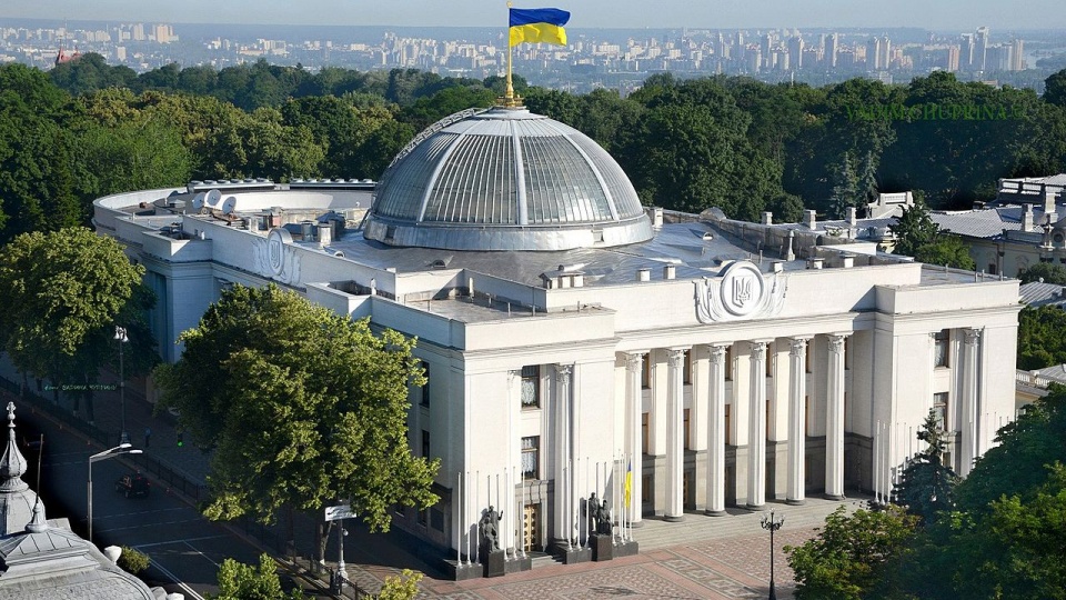 Nowy prezydent Ukrainy Wołodymyr Zełenski rozwiązał przedterminowo parlament. źródło: https://pl.wikipedia.org/wiki/Rada_Najwy%C5%BCsza_Ukrainy