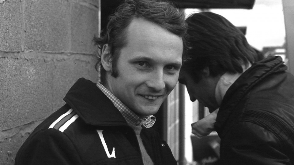 Niki Lauda w 1975 roku. źródło: https://pl.wikipedia.org/wiki/Niki_Lauda