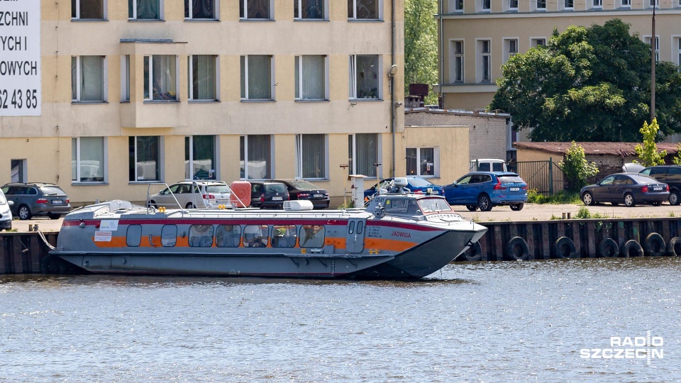 Statek został zacumowany przy ulicy Heyki, vis a vis Dworca Głównego PKP w Szczecinie. Fot. Robert Stachnik [Radio Szczecin]