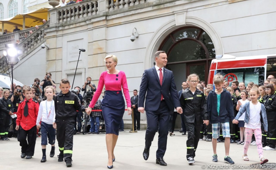 Fot. źródło: prezydent.pl/aktualnosci/wydarzenia/art,637,prezydent-zlozyl-dzieciom-zyczenia-udanych-i-bezpiecznych-wakacji.