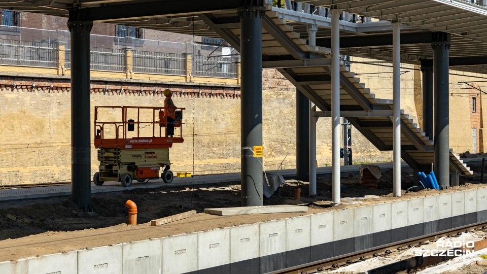 Dworzec główny PKP w Szczecinie w pełni zostanie oddany do użytku najpóźniej do końca roku. Trwająca przebudowa kosztować będzie około 60 mln złotych. Fot. Robert Stachnik [Radio Szczecin]