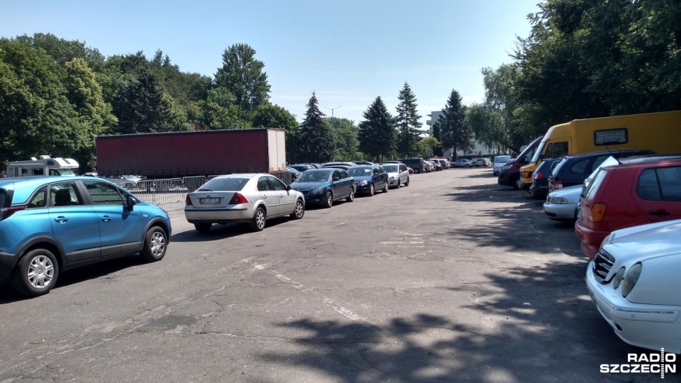 Parking na 300 miejsc pozostanie więc w okresie wakacji darmowy. Fot. Przemysław Polanin [Radio Szczecin]