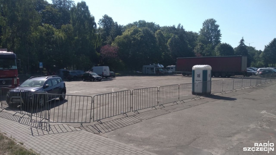 Parking na 300 miejsc pozostanie więc w okresie wakacji darmowy. Fot. Przemysław Polanin [Radio Szczecin]
